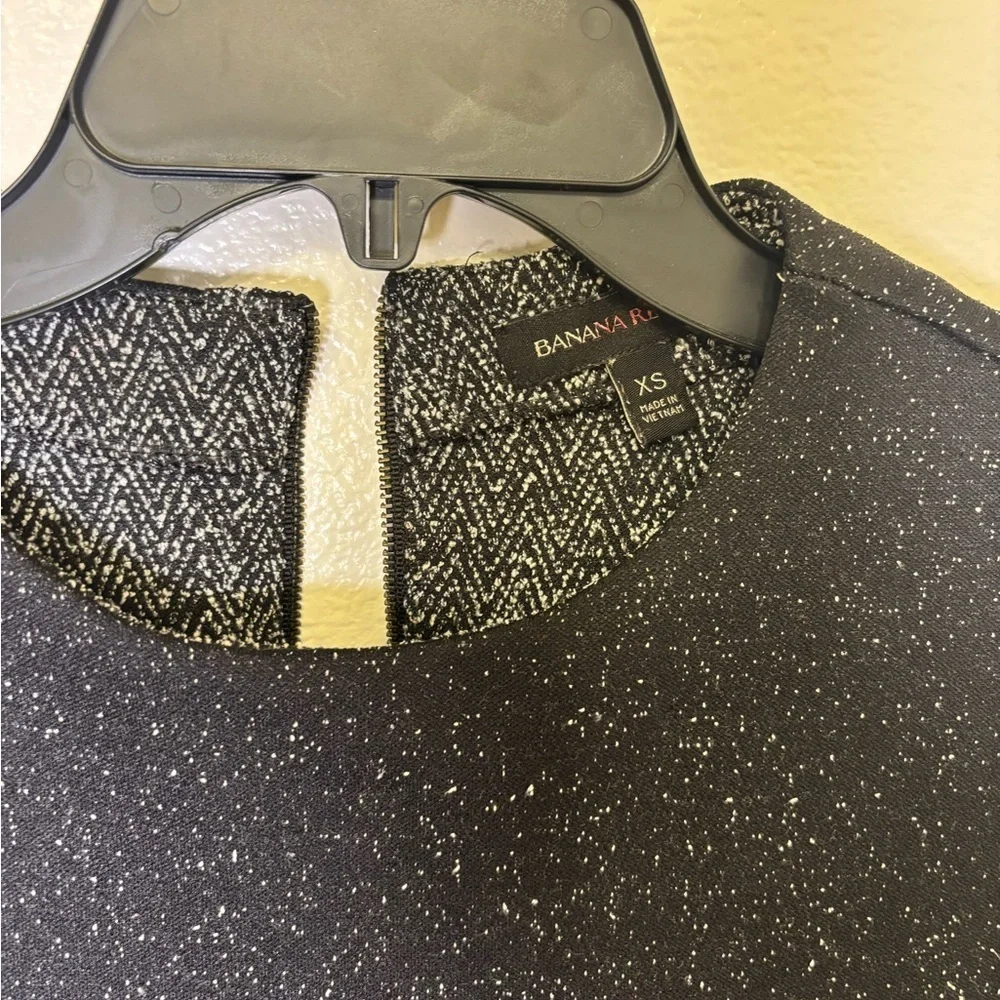 Banana Republic Black and Silver Short Sleeve Top - Picture 4 of 7